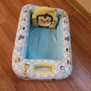 Baby bath tub
